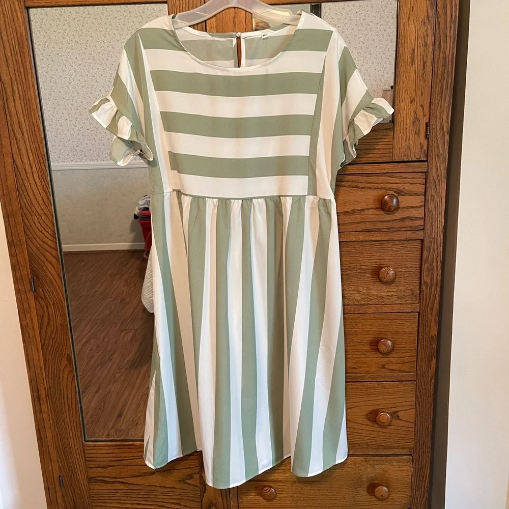 Women’s M Green Summer Dress - Picture 2 of 5